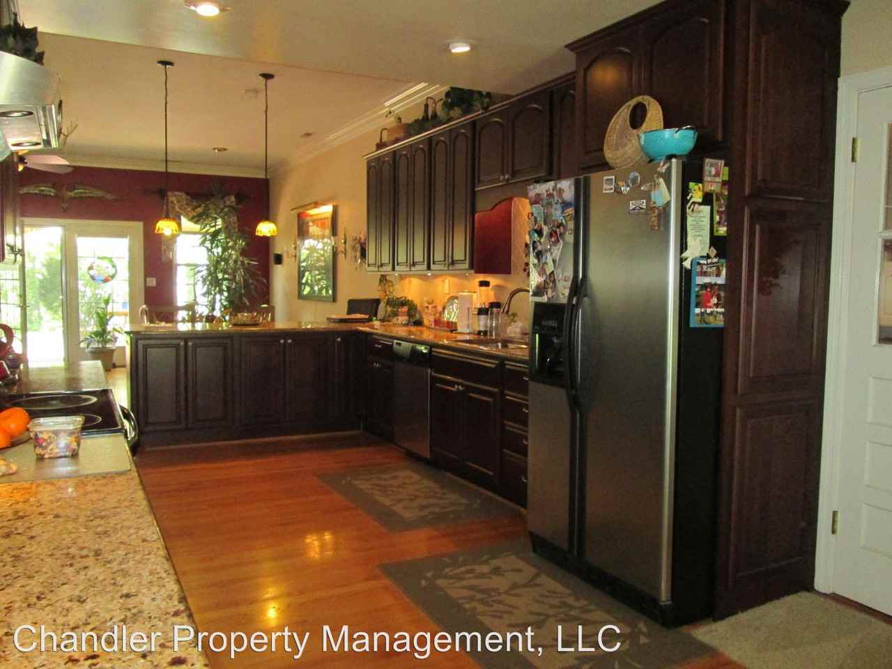 215 Sir Oliver Rd - Photo 3 of 14