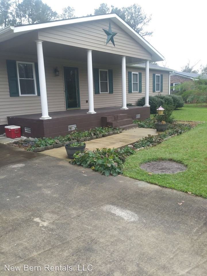 645 Mile Rd - Photo 2 of 17