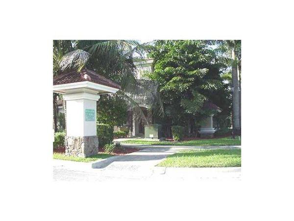 2708 SW 83RD AV - Photo 2 of 4