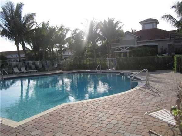 2708 SW 83RD AV - Photo 3 of 4