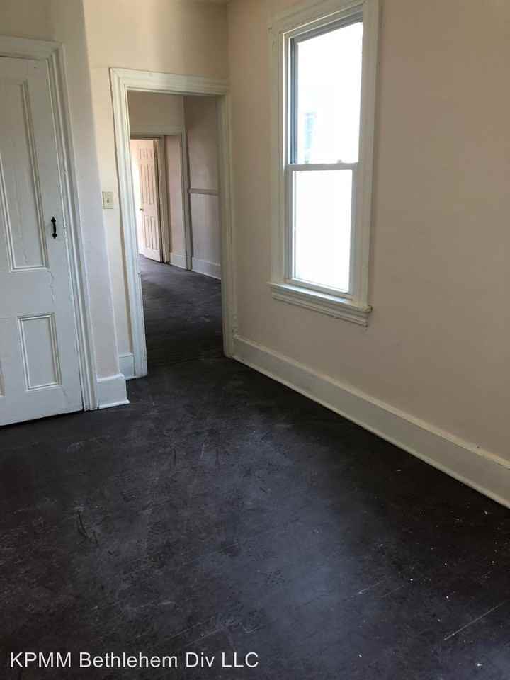 1029 Washington St - Photo 2 of 3