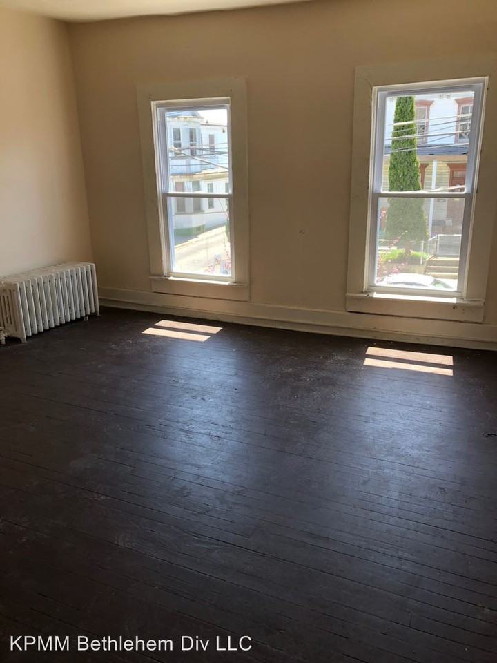 1029 Washington St - Photo 3 of 3