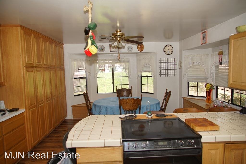 26035 Bellemore Dr - Photo 2 of 5