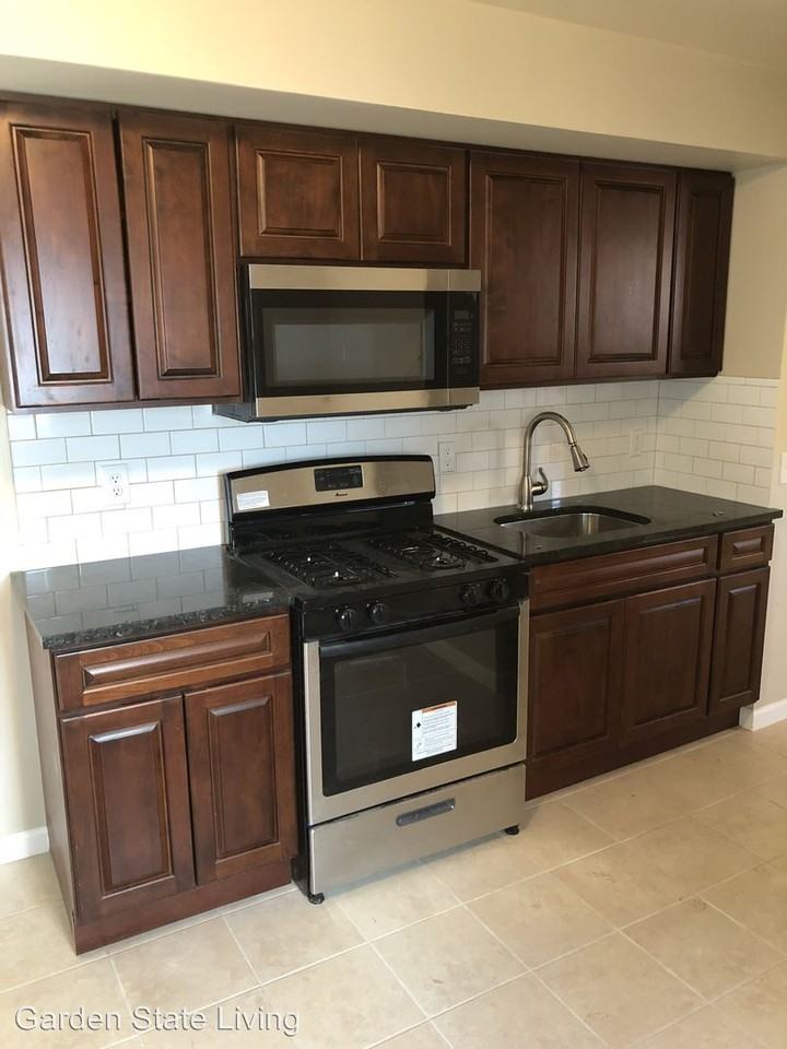 110 Abinger Pl - Photo 2 of 11