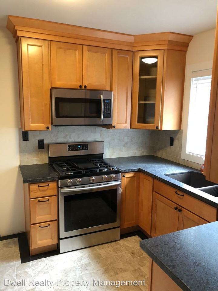 7036 SE 18th Ave - Photo 2 of 22