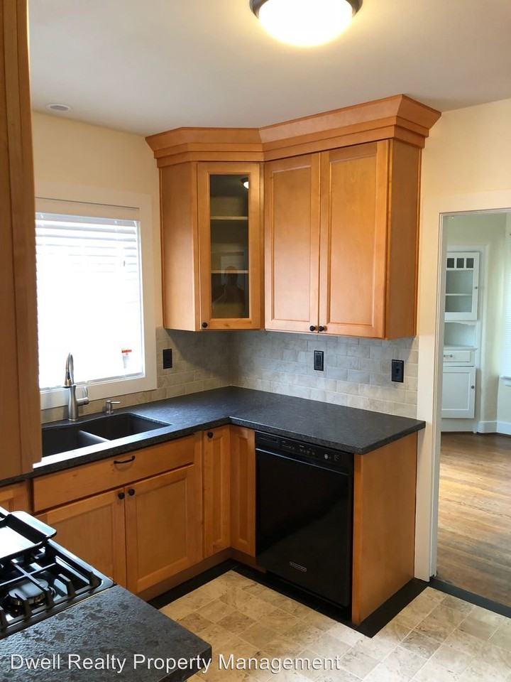 7036 SE 18th Ave - Photo 3 of 22