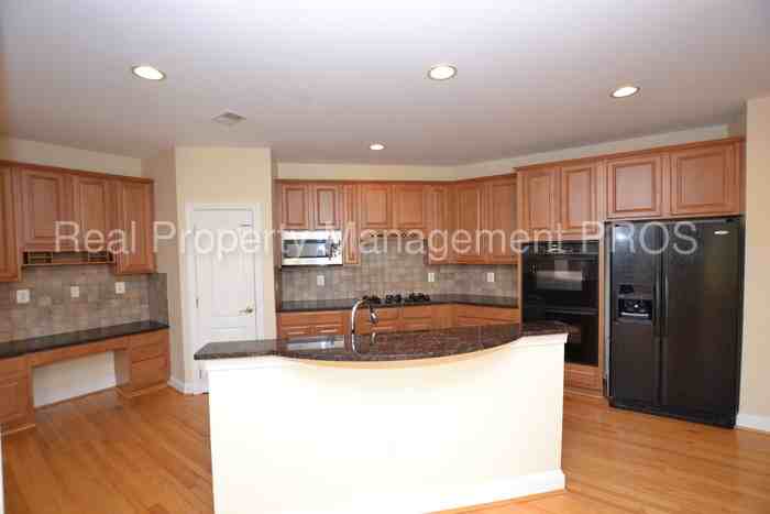 19056 Crimson Clover Terrace - Photo 2 of 33