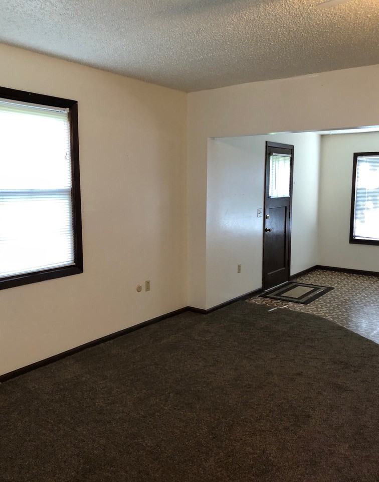 431 N 3rd St - Photo 3 of 10