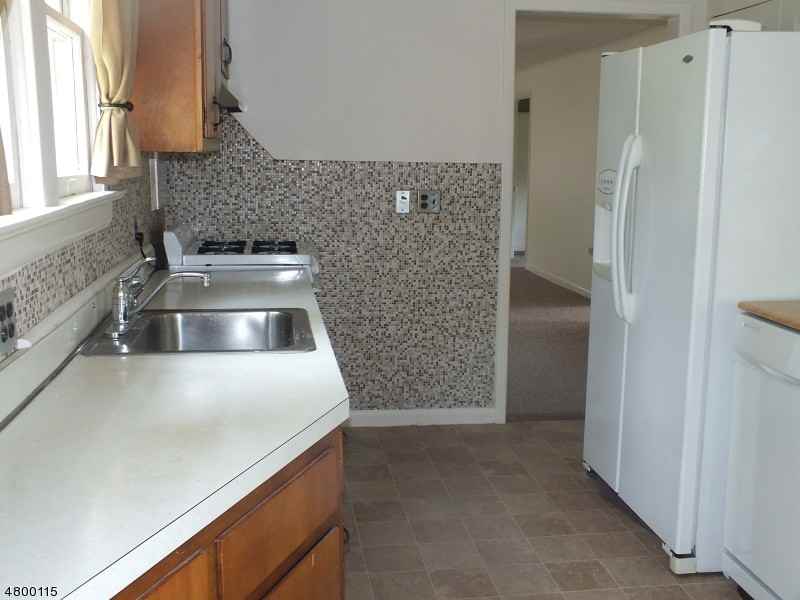 29 Ideal St - Photo 3 of 20