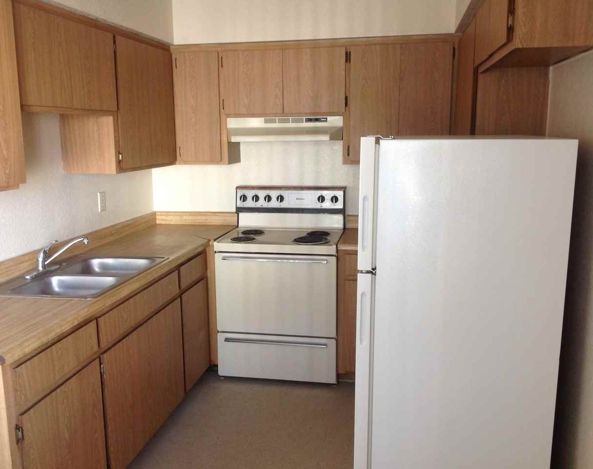 1545 Sierra Vista Dr - Photo 3 of 9