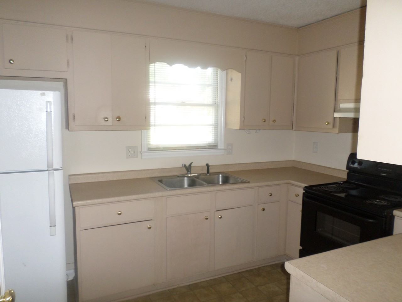 4539 Greystone Ct - Photo 2 of 4