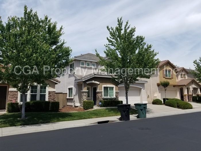 1586 Grey Bunny Dr - Photo 2 of 7