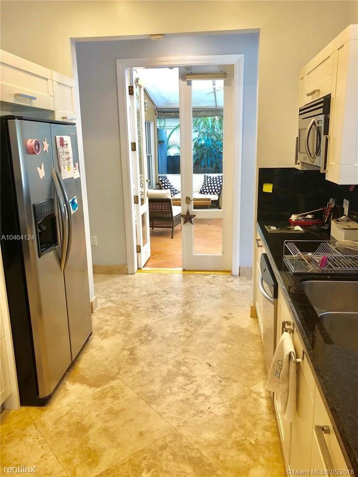 1725 Tigertail Ave - Photo 3 of 10