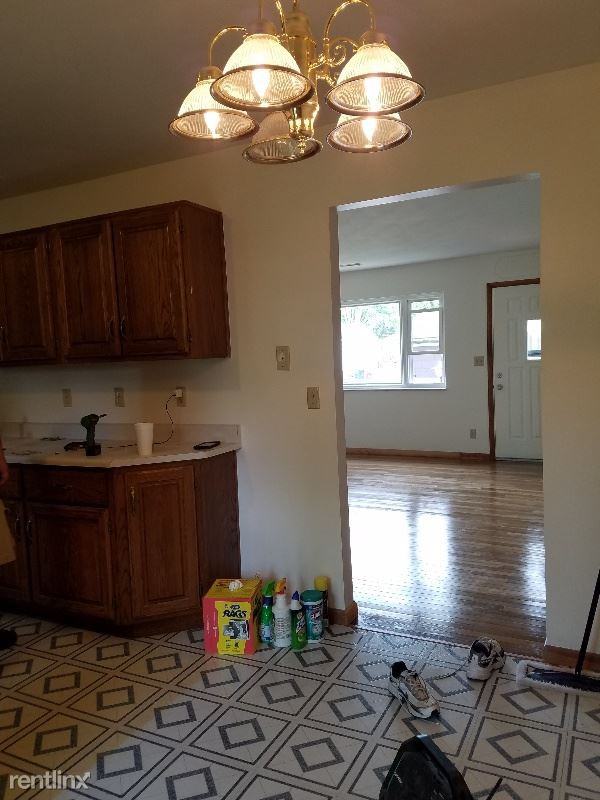 432 Hickory Ln - Photo 2 of 6