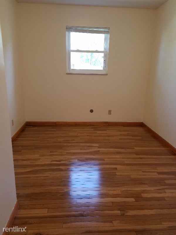 432 Hickory Ln - Photo 3 of 6