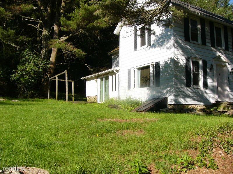 694 Manor Dr - Photo 2 of 6