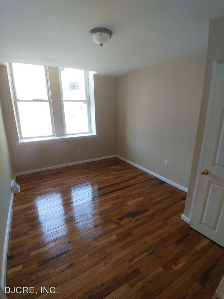 1723 W. Tioga Street - Photo 2 of 7