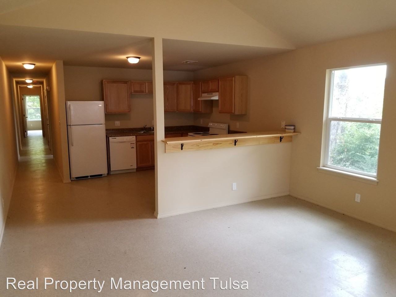 228 N Mann St - Photo 2 of 9