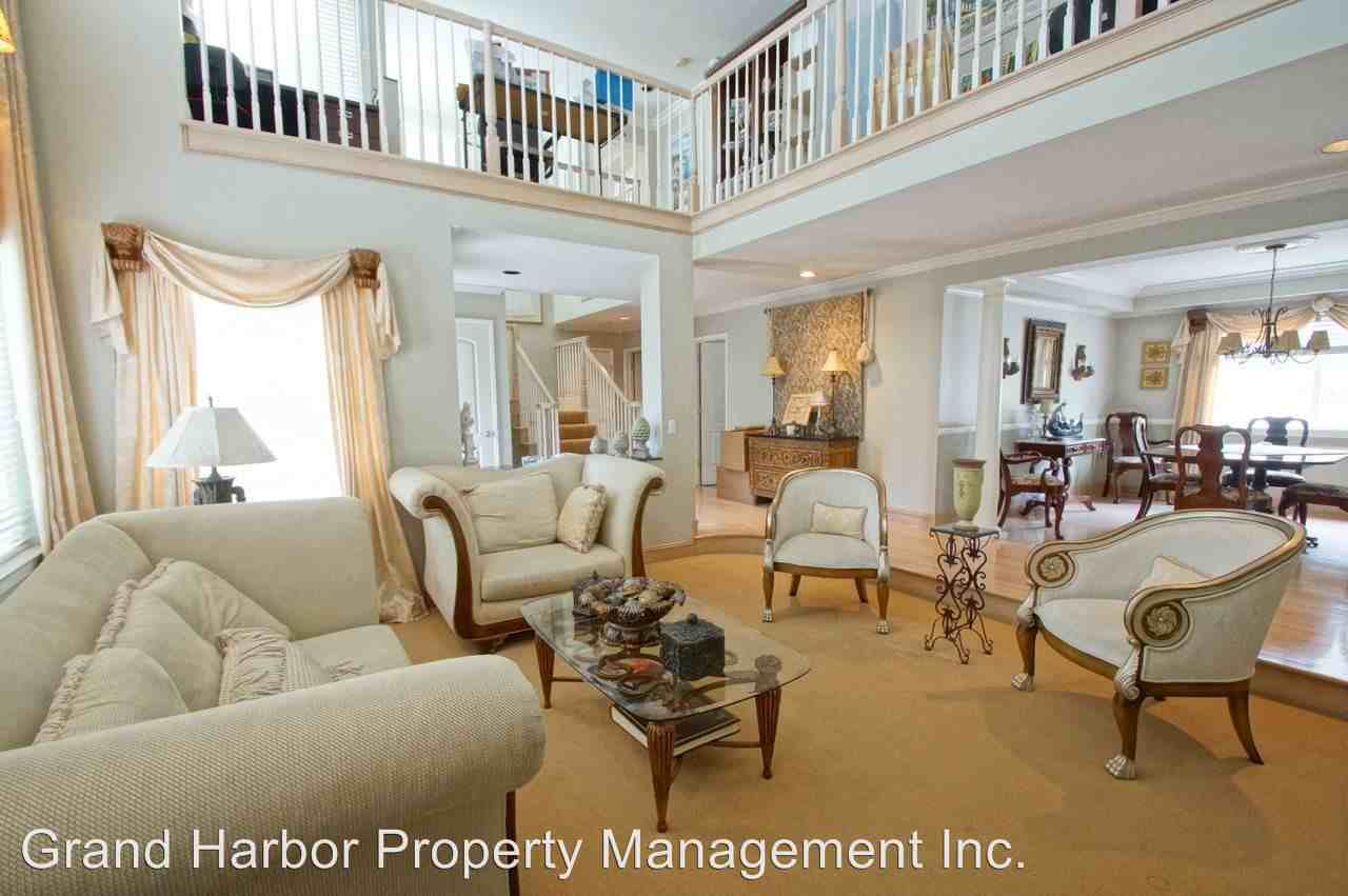 1720 Elm Ave - Photo 3 of 46