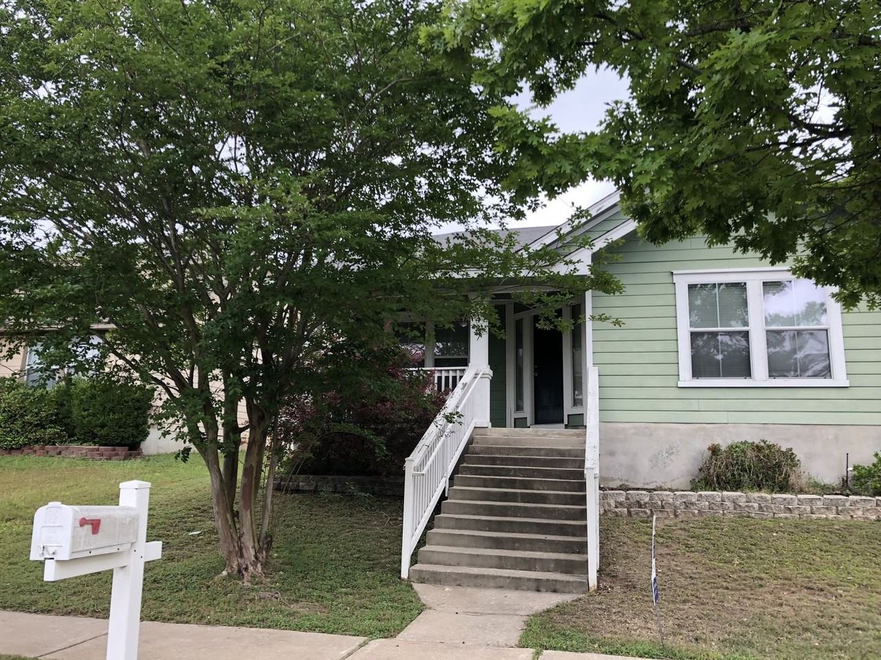 437 Sampson - Photo 2 of 20
