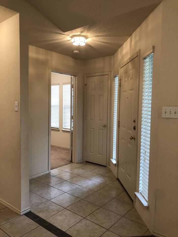 437 Sampson - Photo 3 of 20