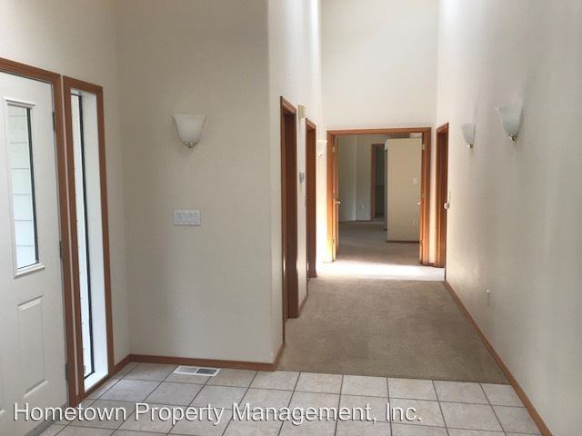 10940 Knight Ct SE - Photo 3 of 36