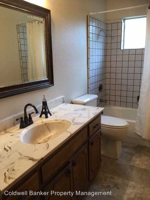 410 Rosewood Dr - Photo 3 of 14