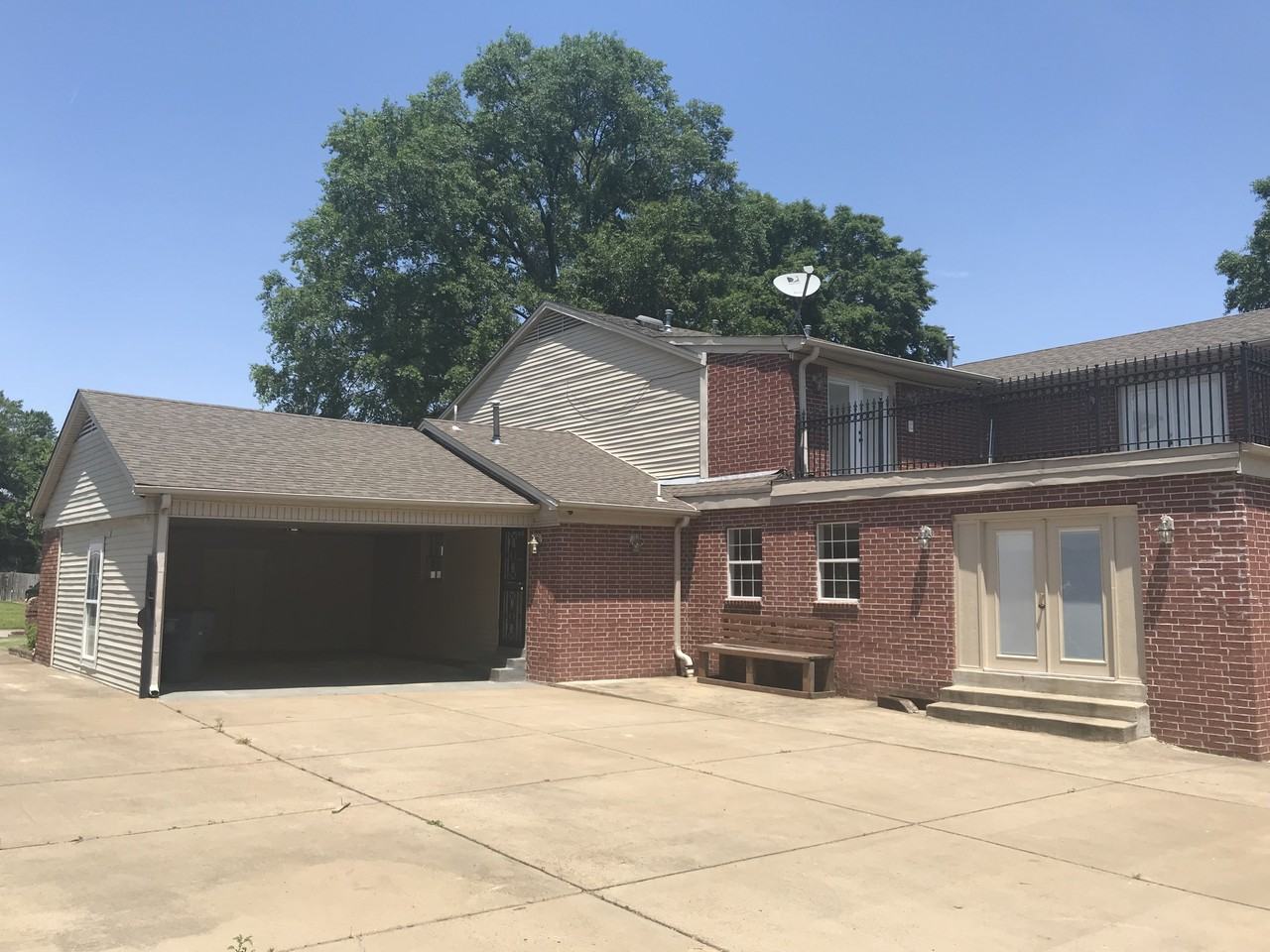 1523 Briar Cove - Photo 3 of 28