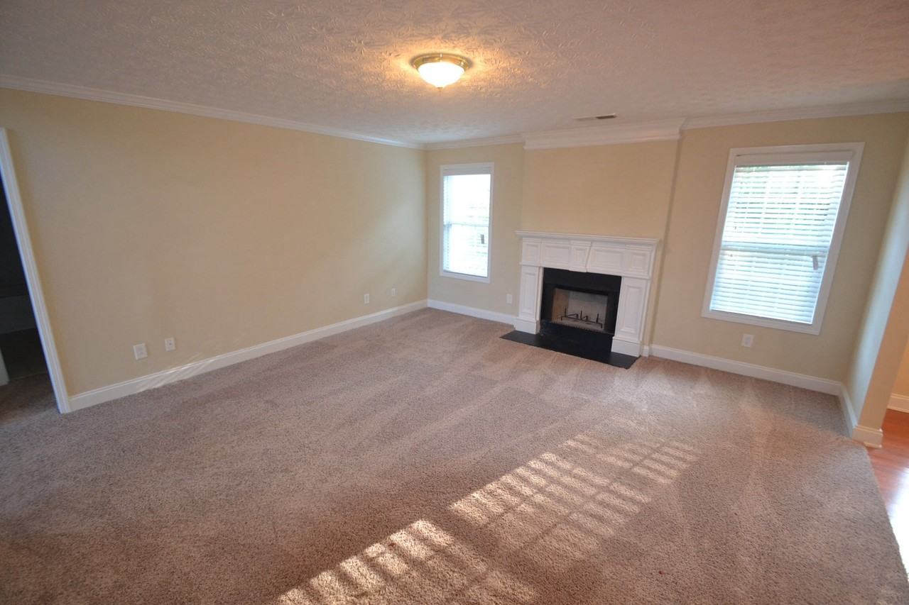 707 Dellrose Trce - Photo 2 of 8