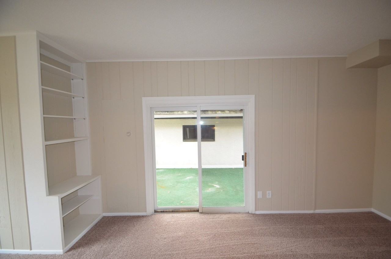 2110 S 2nd St - Photo 2 of 10