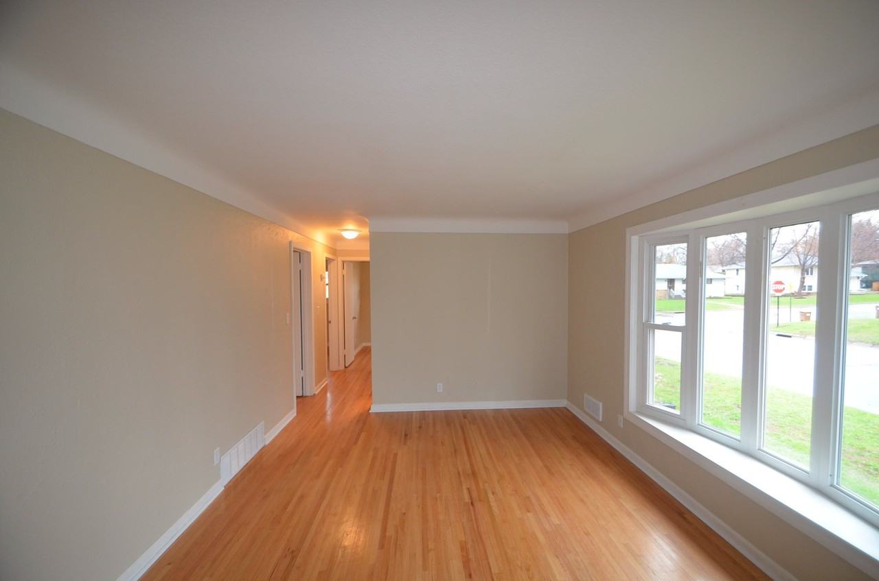 2110 S 2nd St - Photo 3 of 10