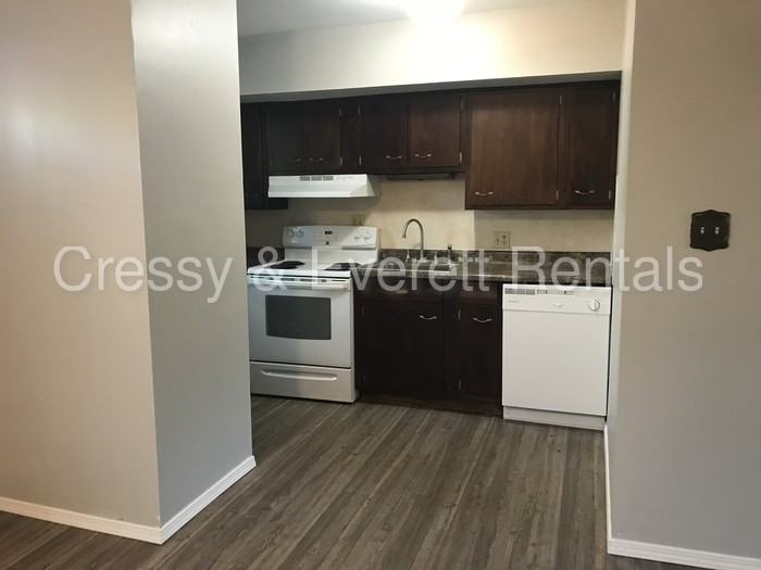 931 S 3rd St - Photo 3 of 17