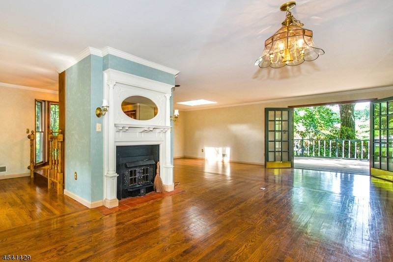 83 Glen Rd - Photo 2 of 15