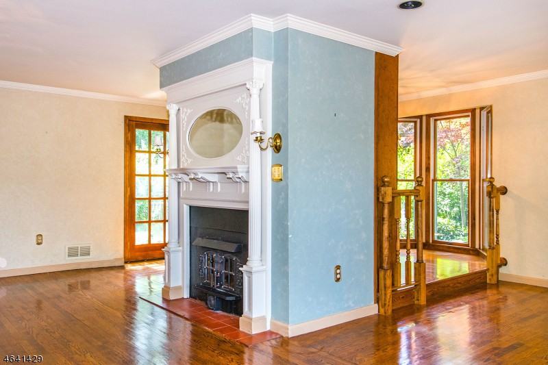 83 Glen Rd - Photo 3 of 15