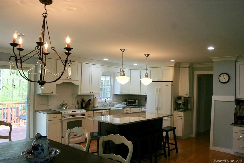 33 Crestview Dr - Photo 3 of 23