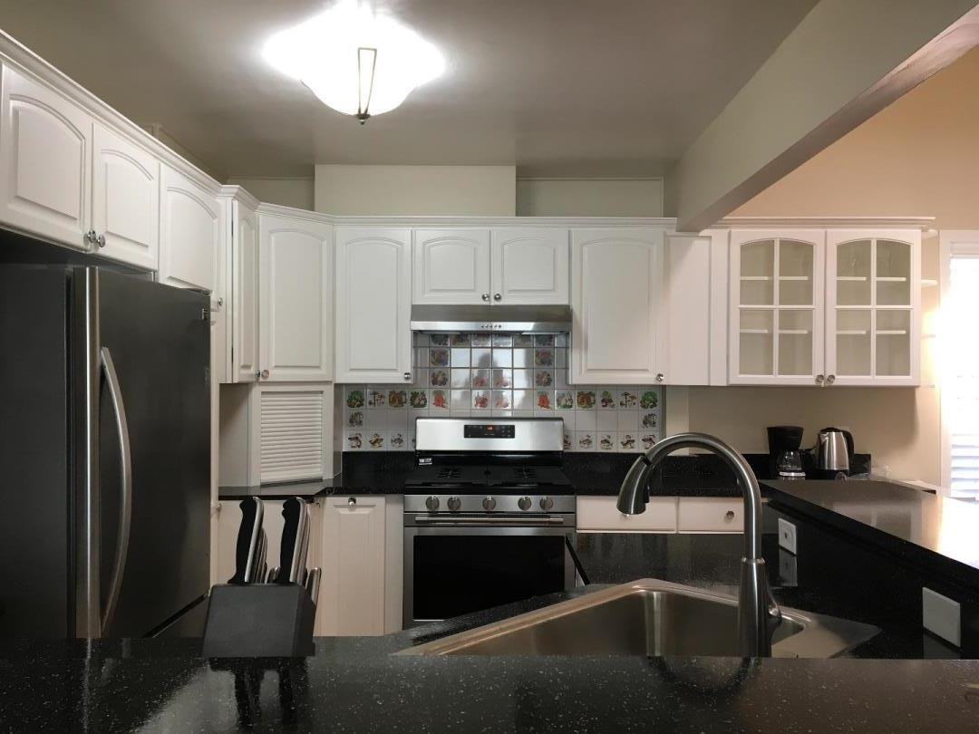 1047 Gilman Dr - Photo 2 of 9