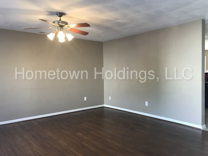 2633 Belle Ave NE - Photo 2 of 14