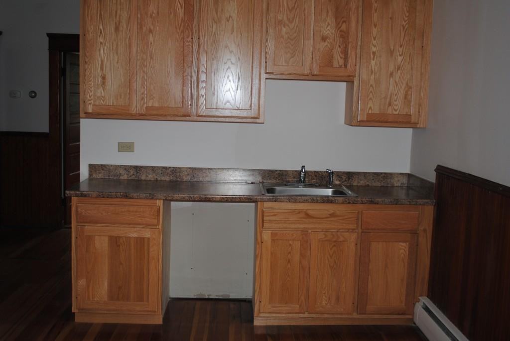 81 Winter St - Photo 3 of 9