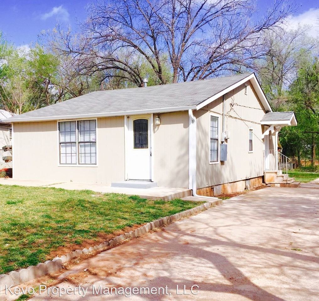 2117 SE 12th St - Photo 2 of 10