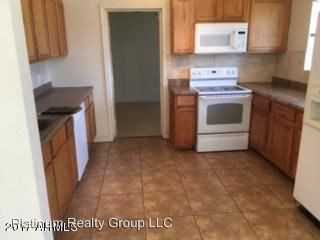 2750 W Hazelwood St - Photo 3 of 5