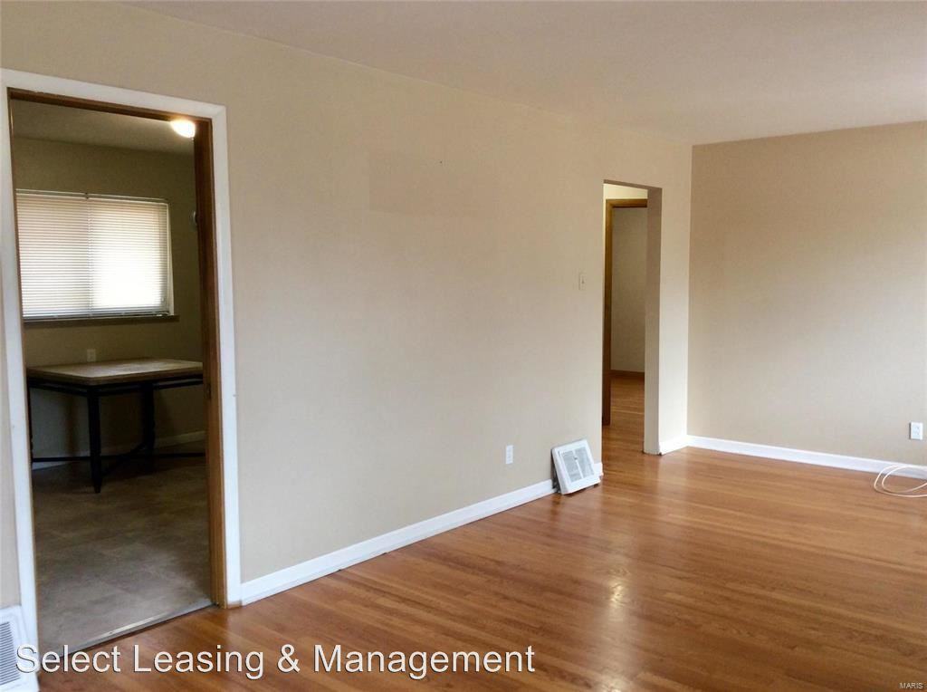 8927 Blackpool Dr - Photo 3 of 11