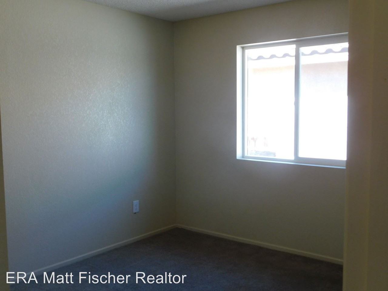 4764 W 10th Ln - Photo 3 of 10