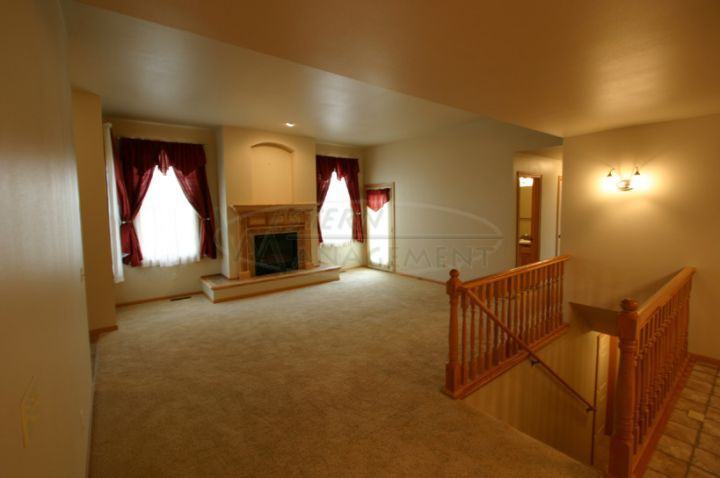 367 Stonegate Cir - Photo 2 of 7