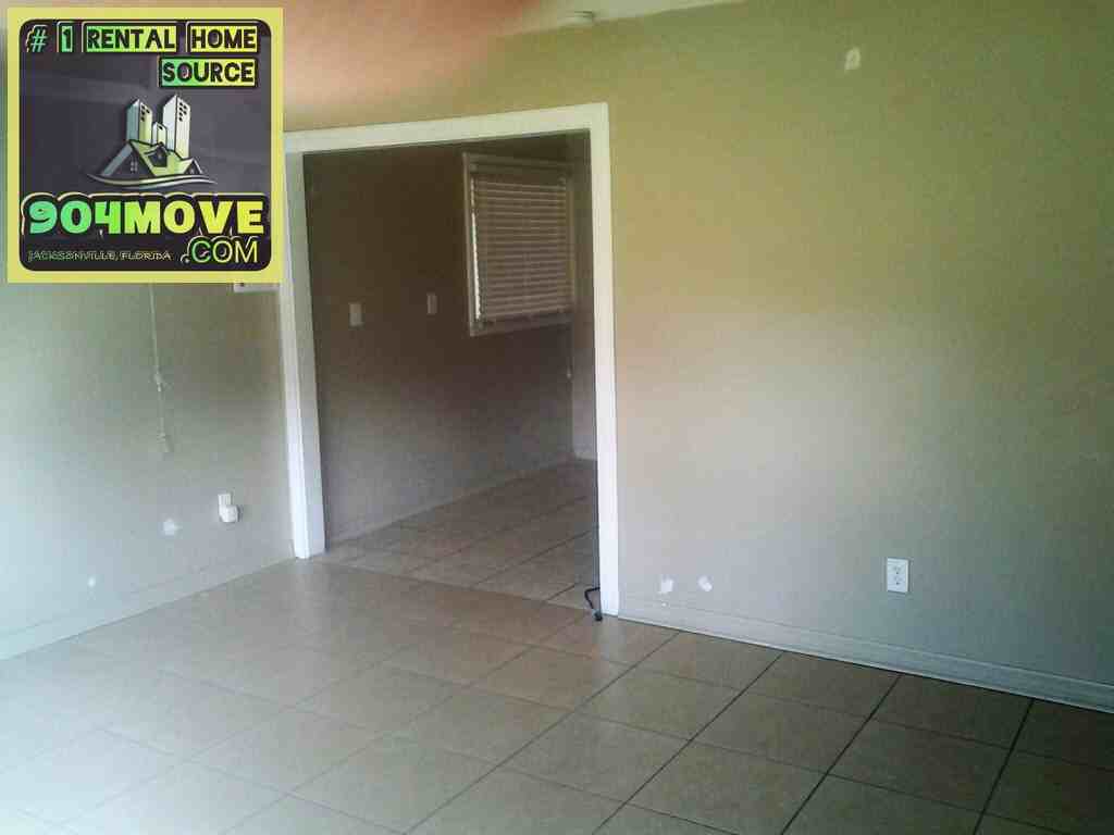 1537 Forest Hills Road - Photo 3 of 7