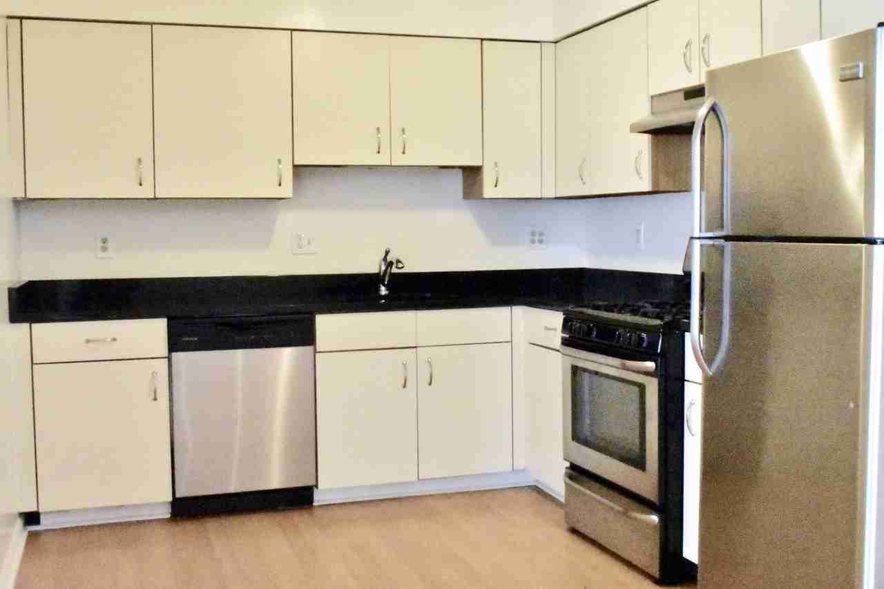 388 Monmouth Street - Photo 3 of 9