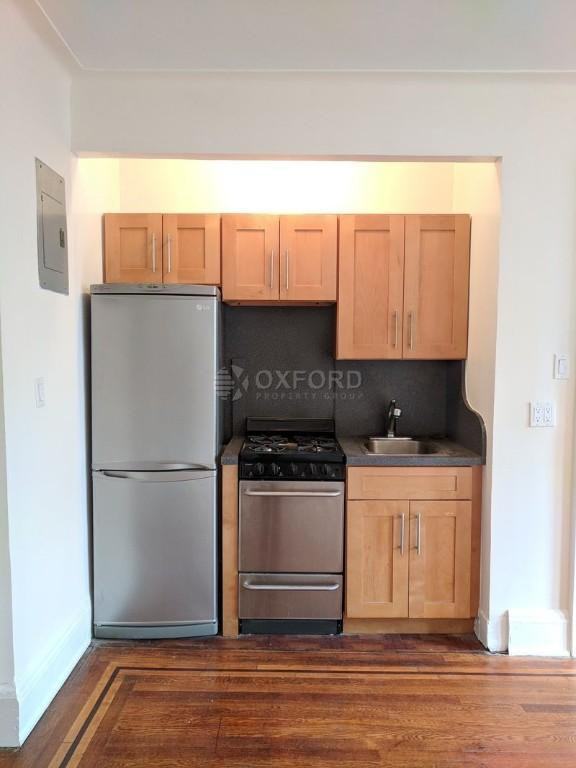 E 50th St #5J
