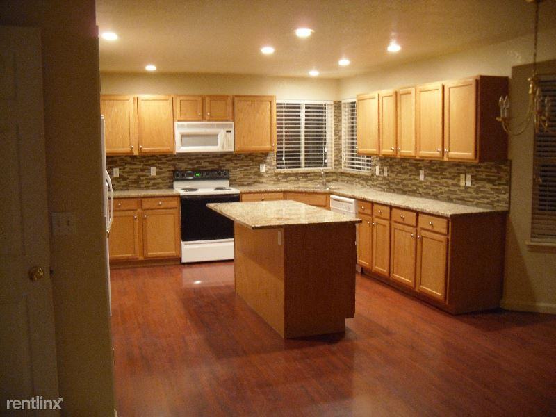 11426 Deerfield Dr - Photo 2 of 13