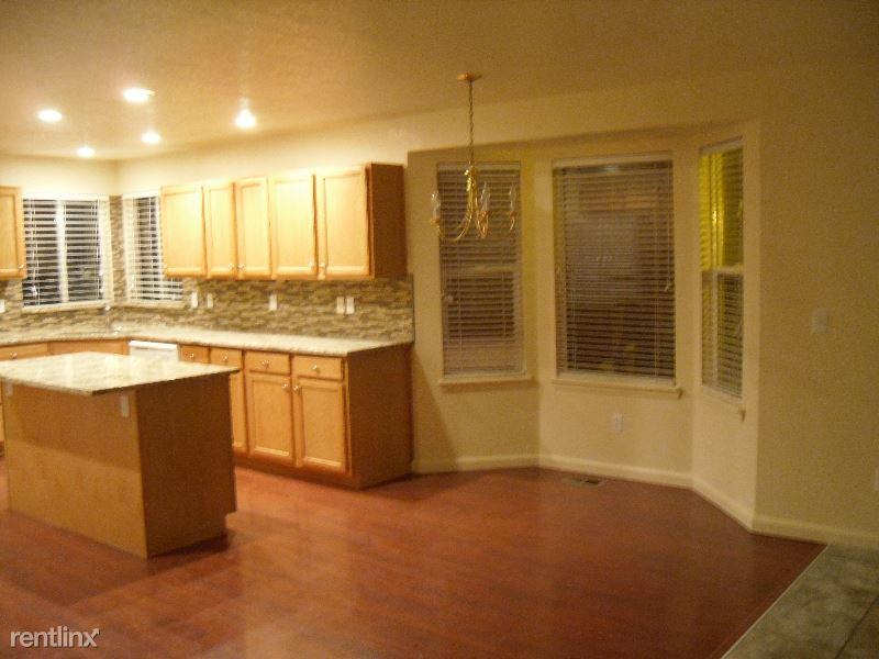 11426 Deerfield Dr - Photo 3 of 13