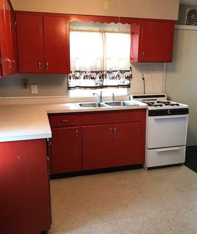 17126 Lorenz Ave - Photo 2 of 10