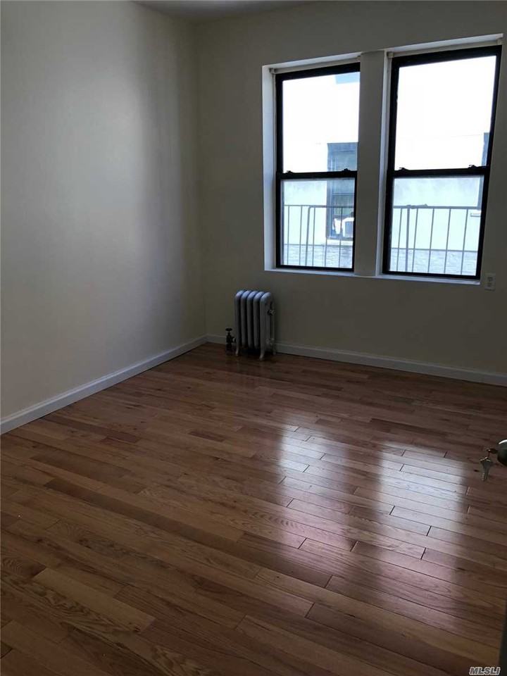 34-15 94th St - Photo 3 of 10